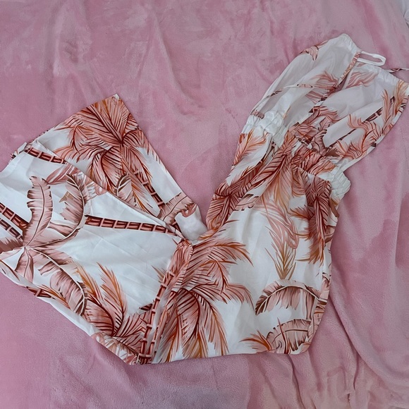 backless halter jumpsuit - Picture 3 of 4